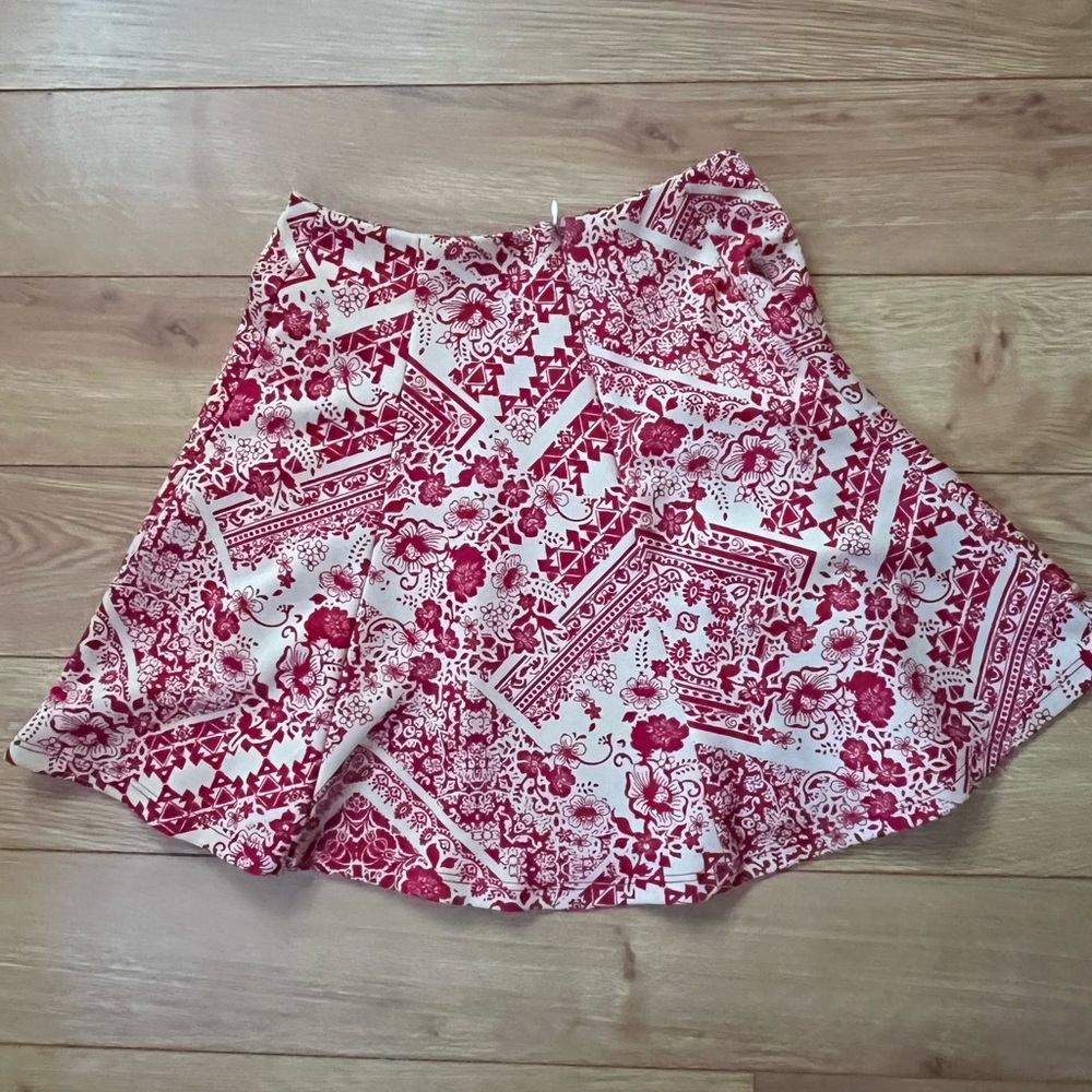 Red White Patterned Skirt! ❤️🤍